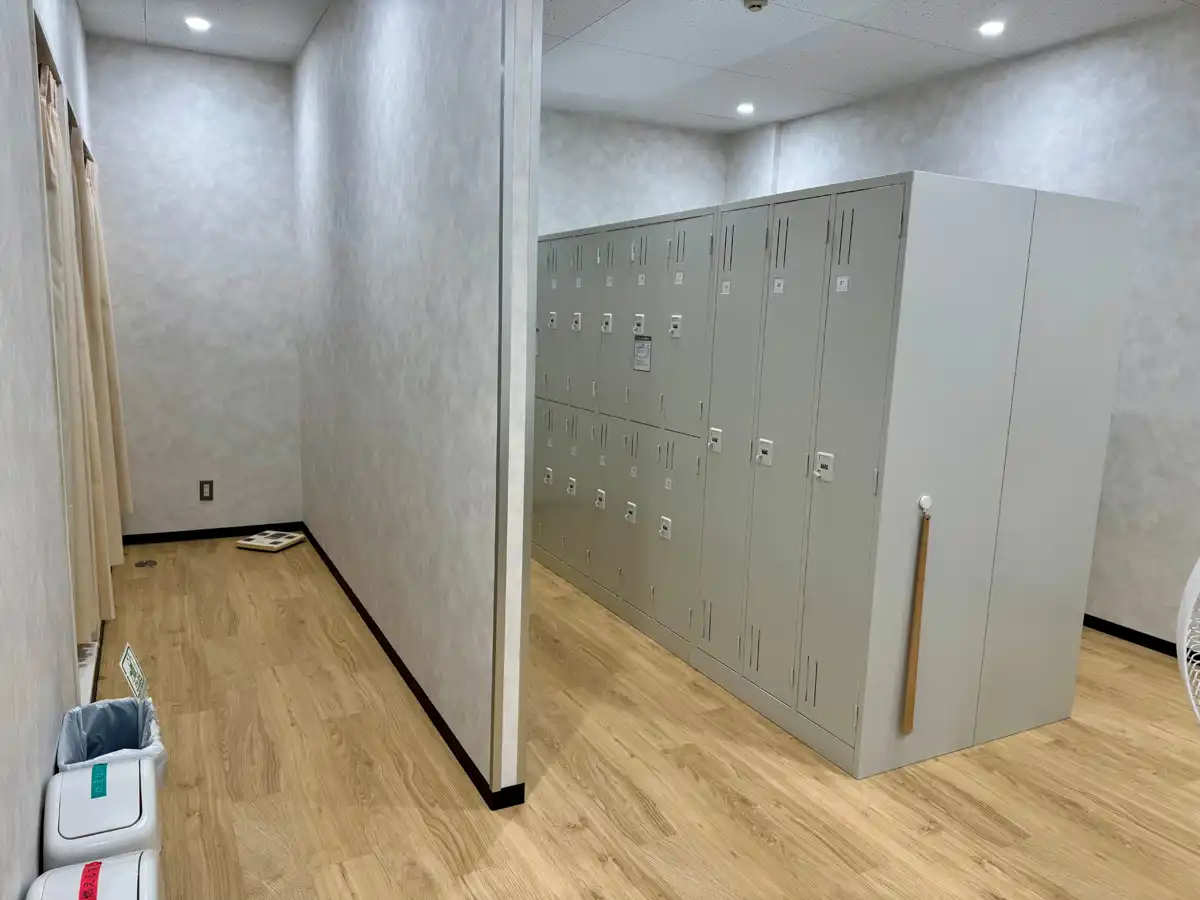 /school/nishiarai/about/img/facility_locker_004.webp