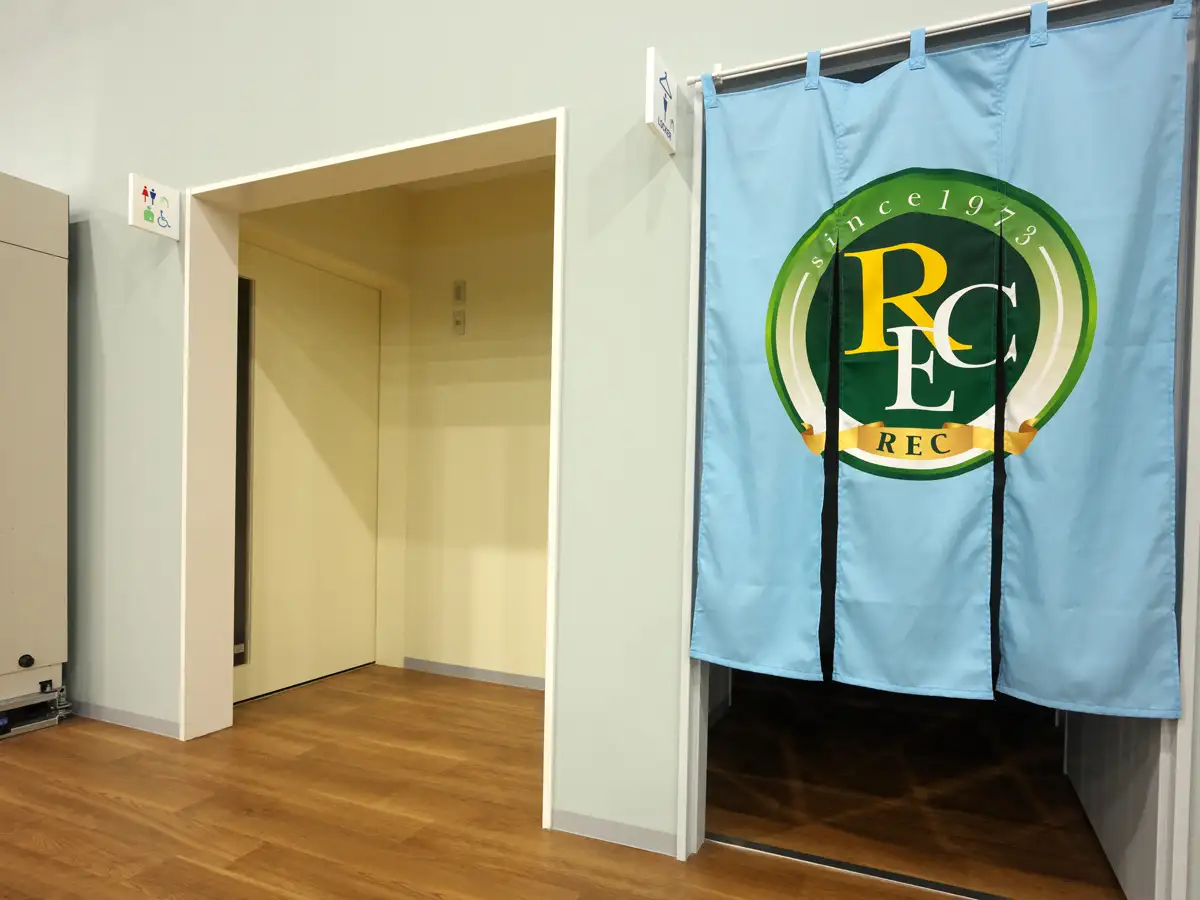 /school/nishitokyo/about/img/facility_locker_002.webp