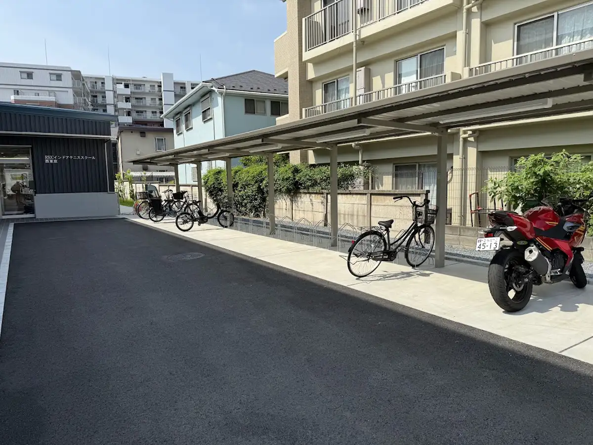 /school/nishitokyo/about/img/facility_parking_005.webp