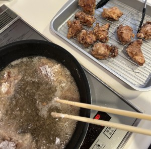 唐揚げ職人登場【レックテニススクール】