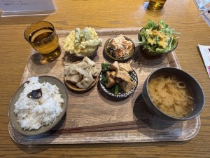 食べ放題！【レックテニススクール】